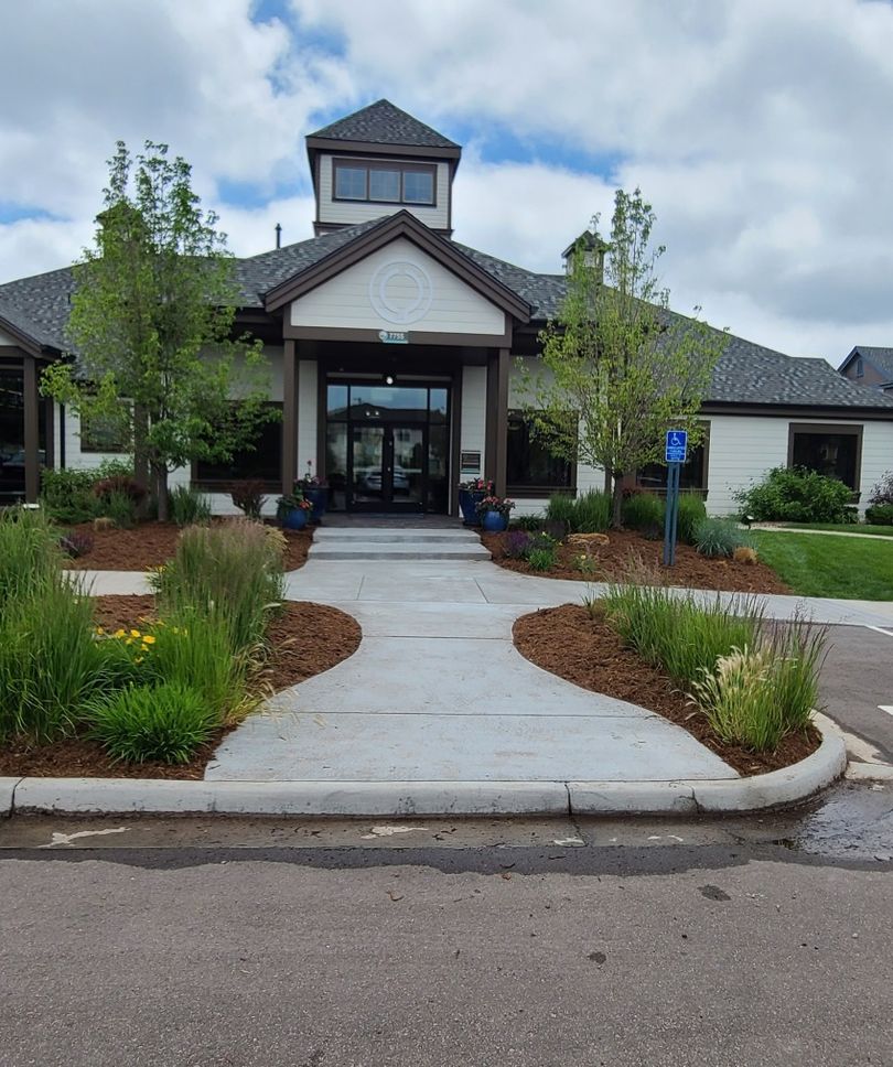 bank bulding with fresh mulch and landscaping